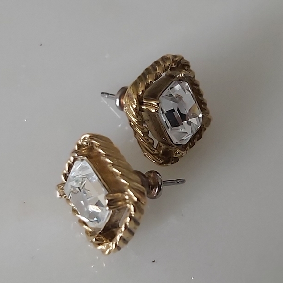 Earings - Picture 3 of 3